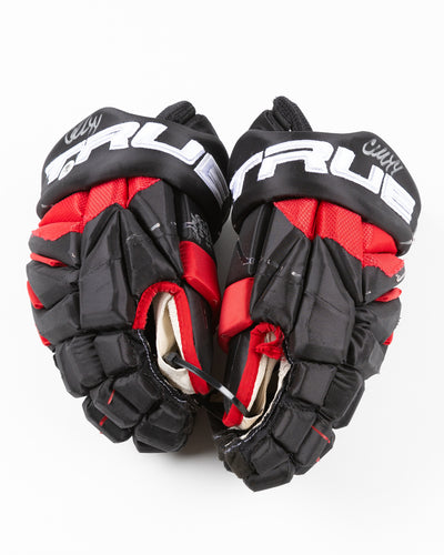 signed and game used Chicago Blackhawks Calvin de Haan hockey gloves - front lay flat