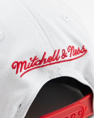 white and red Mitchell & Ness youth snapback with Chicago Blackhawks wordmark and primary logo embroidered on front - detail lay flat