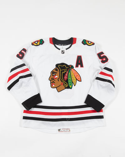 Autographed Chicago Blackhawks Connor Murphy tea issued white jersey - front angle