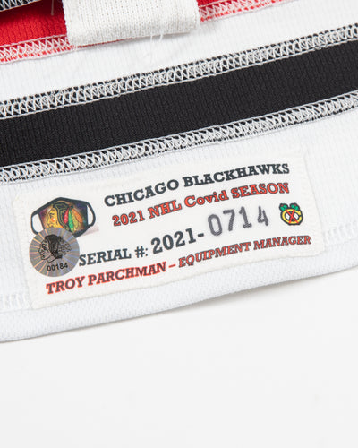 Autographed Chicago Blackhawks Connor Murphy tea issued white jersey - hologram sticker
