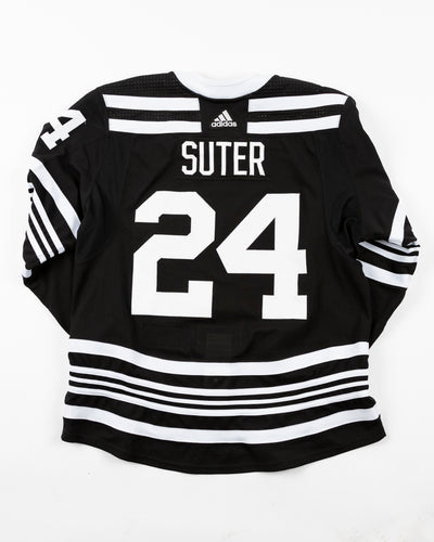 team issued Pius Suter Chicago Blackhawks alternate jersey - back lay flat