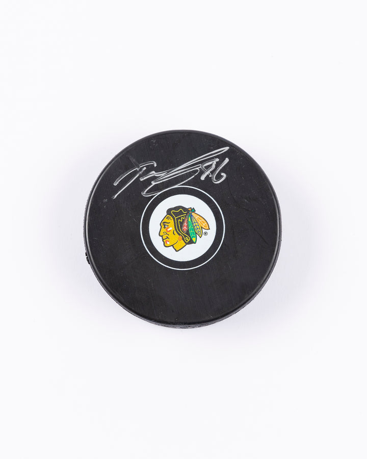 hockey puck signed by Chicago Blackhawks player Teuvo Teravainen - front lay flat