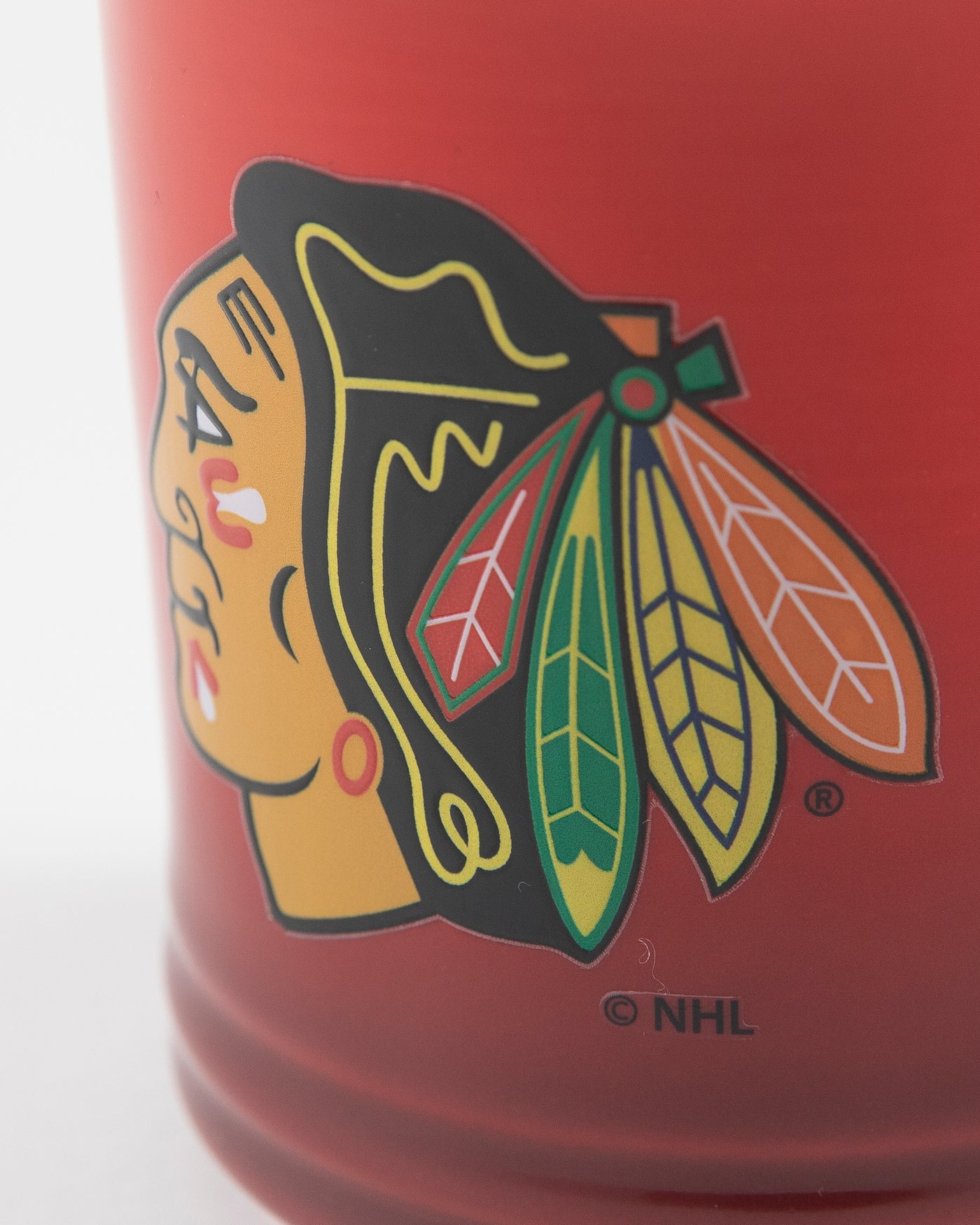 red and black gradient Chicago Blackhawks mug - detail lay flat