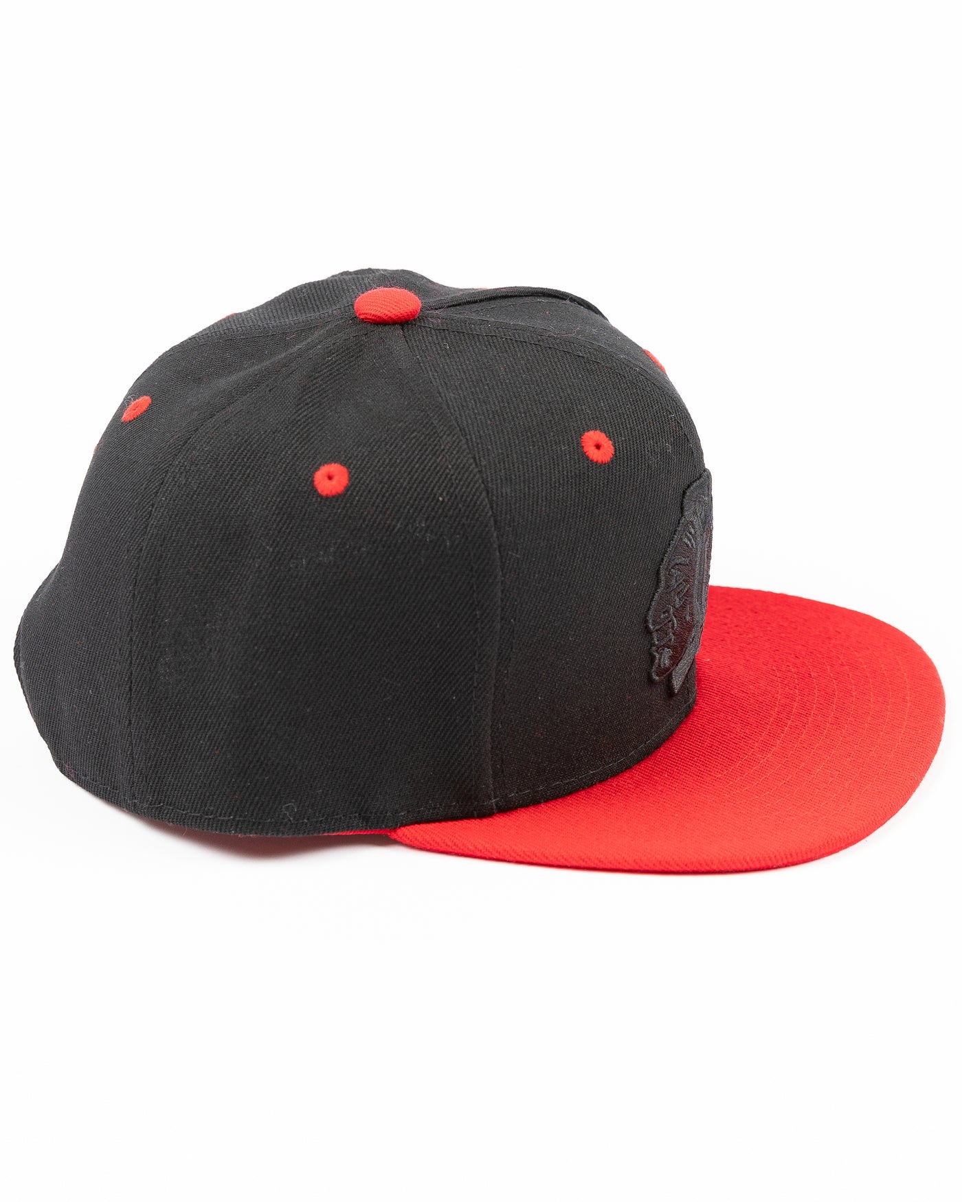 two tone black and red youth snapback cap with Chicago Blackhawks tonal primary logo on front and red wordmark on back - right side lay flat