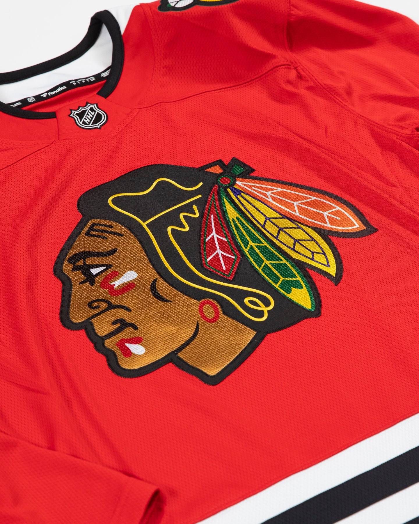 Bedard preorders have started coming in, They included a Blackhawks branded  garment bag too! : r/hawks