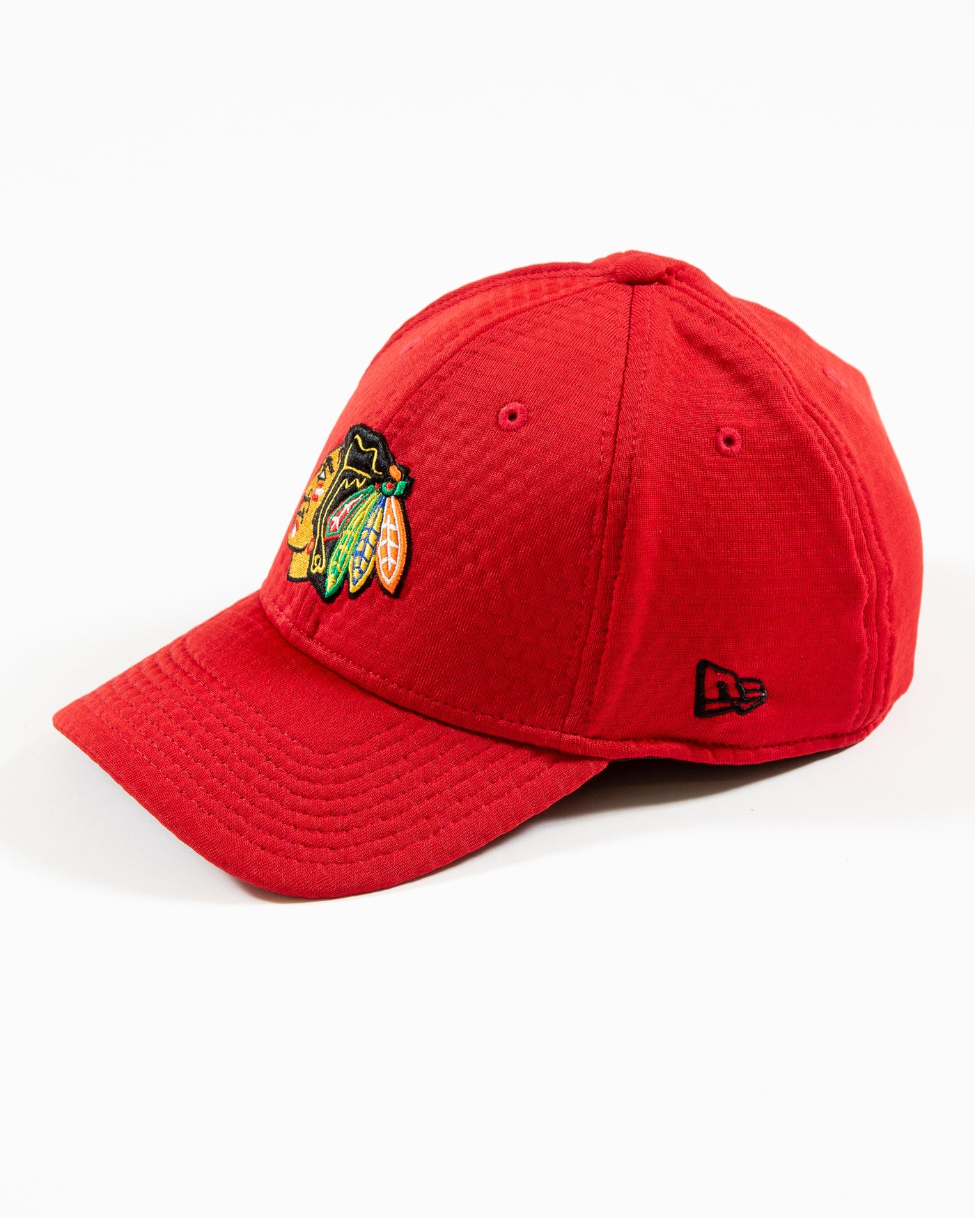 Red New Era 39THIRTY Flex Fit Cap with Chicago Blackhawks primary logo on front - left side lay flat