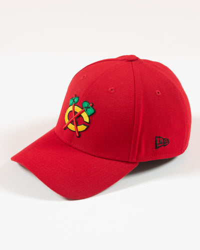 red New Era 39THIRTY flex fit cap with Chicago Blackhawks secondary Tomahawk logo embroidered on front - left angle lay flat
