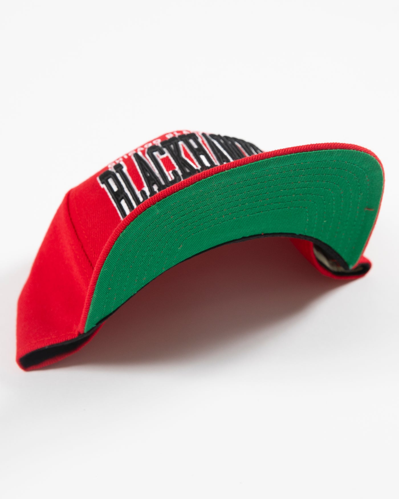 Youth Mitchell & Ness Black Chicago Bulls Retro Stacked Snapback Hat