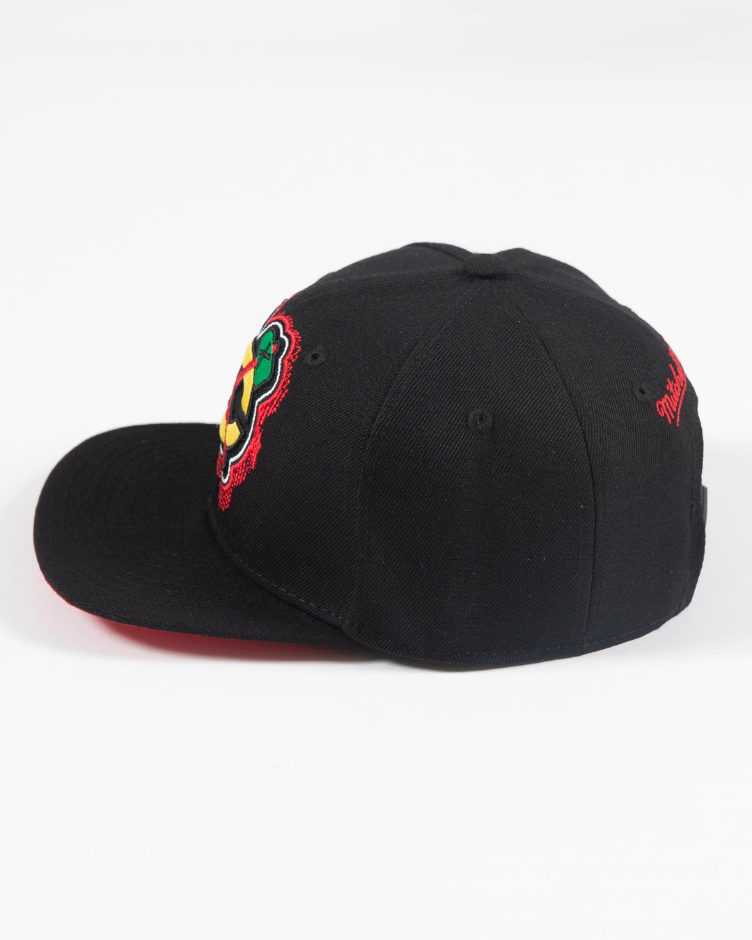 black Mitchell & Ness snapback with Chicago Blackhawks secondary logo embroidered on front and primary logo patch embroidered on right side - left side lay flat 