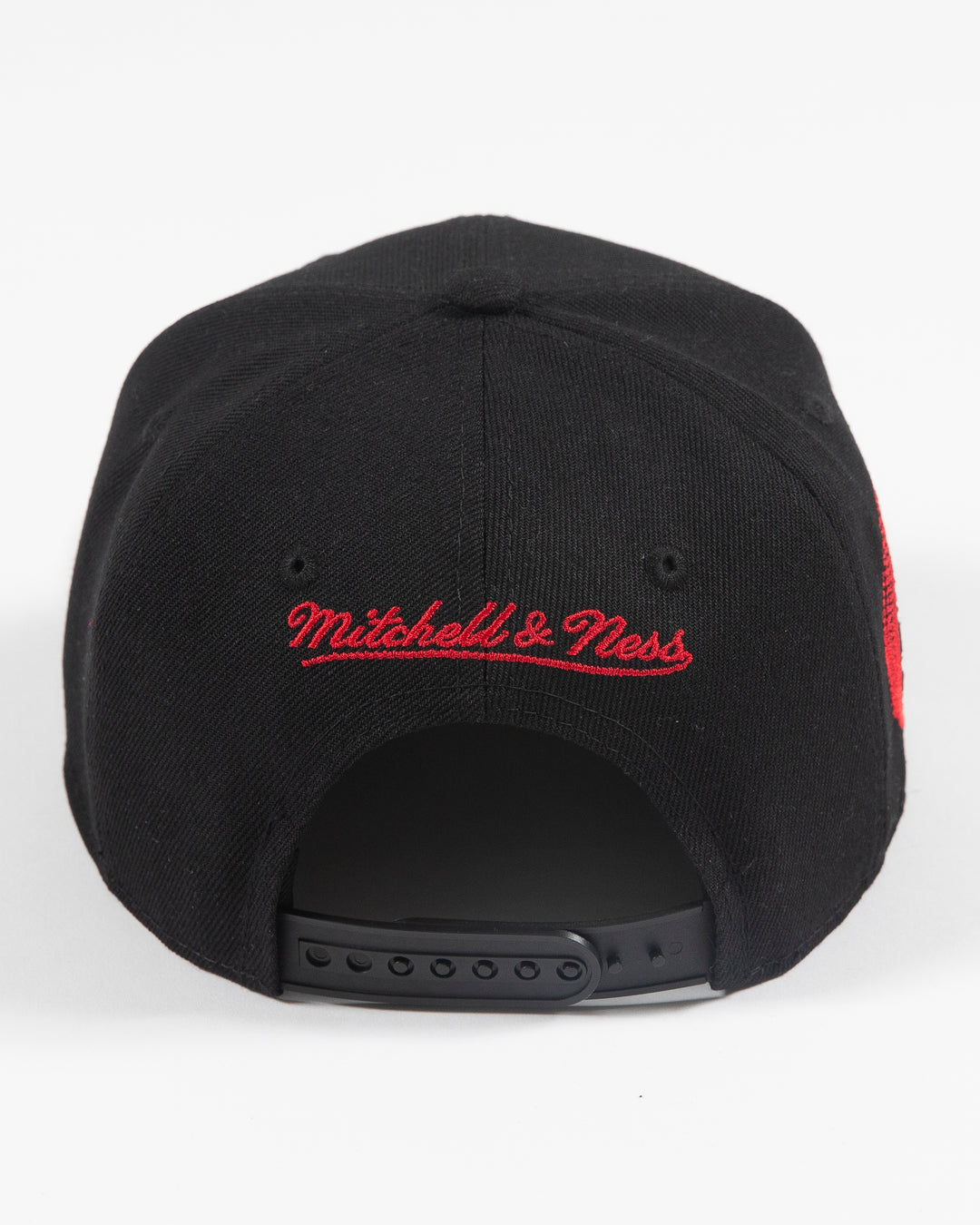 black Mitchell & Ness snapback with Chicago Blackhawks secondary logo embroidered on front and primary logo patch embroidered on right side - back lay flat 