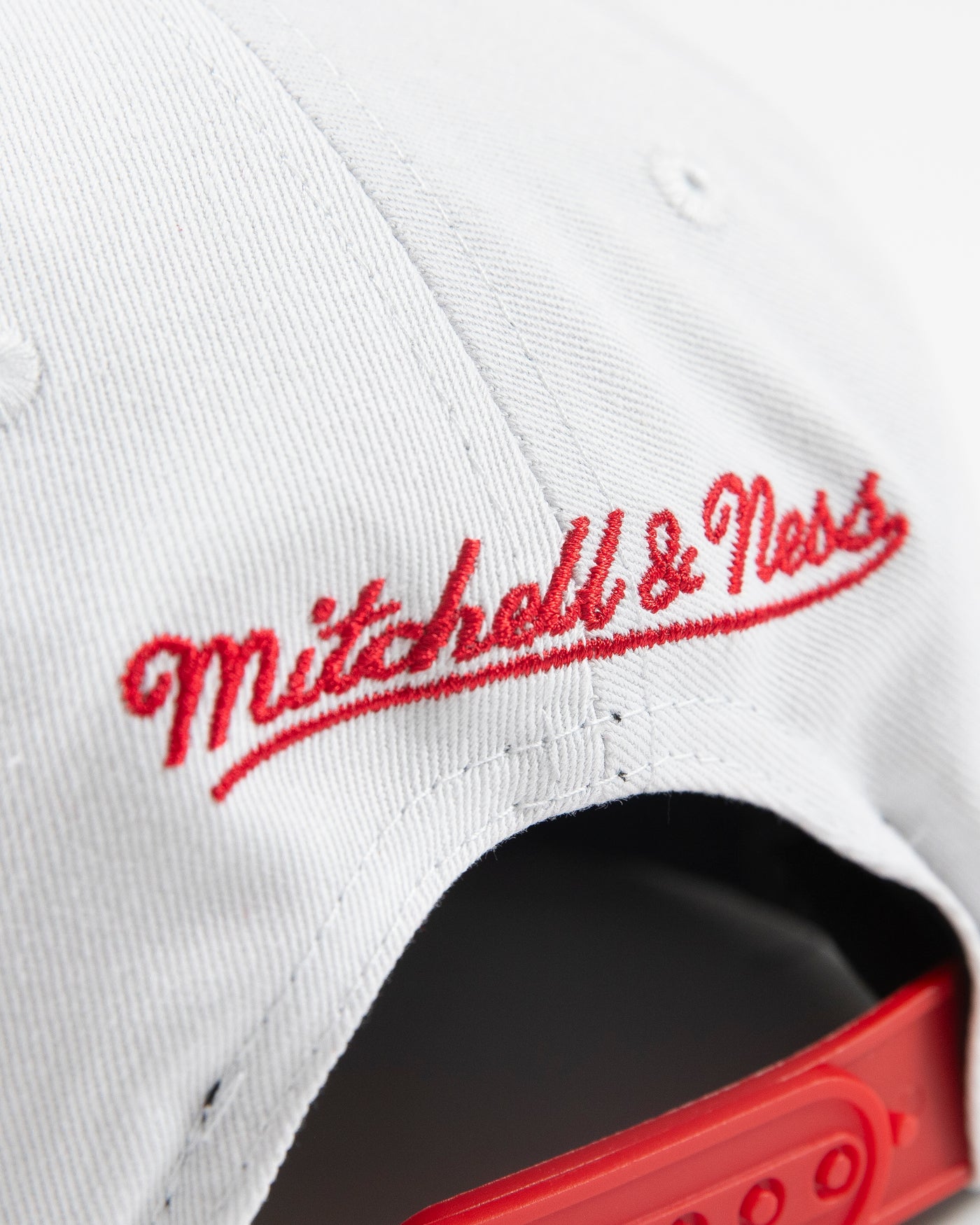 white and red Mitchell & Ness youth snapback with Chicago Blackhawks wordmark and primary logo embroidered on front - detail lay flat