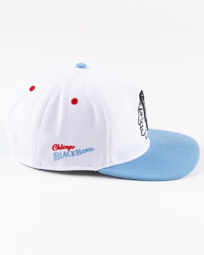 white and blue New Era snapback with Chicago Blackhawks primary logo on front - right side lay flat
