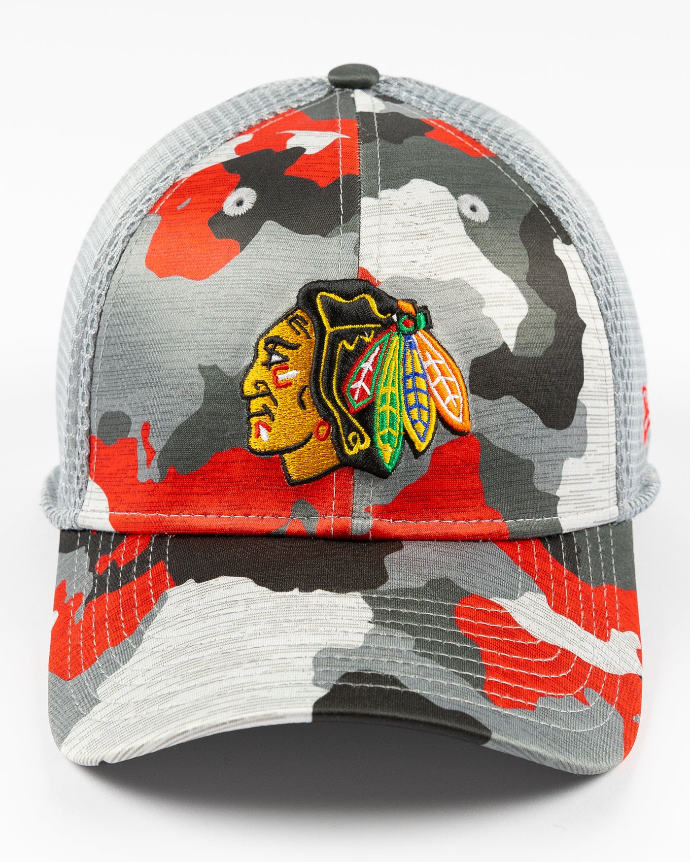 New Era 39THIRTY black, grey and red camo fitted cap with embroidered Chicago Blackhawks primary logo on front - front lay flat