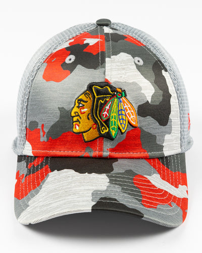 New Era 39THIRTY black, grey and red camo fitted cap with embroidered Chicago Blackhawks primary logo on front - front lay flat