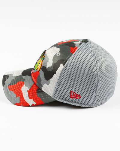 New Era 39THIRTY black, grey and red camo fitted cap with embroidered Chicago Blackhawks primary logo on front - left side lay flat