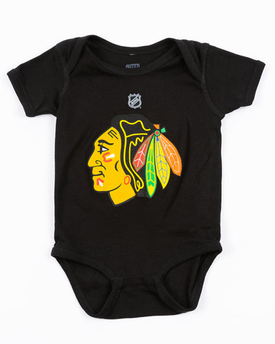 black Outerstuff Chicago Blackhawks newborn onesie with primary logo across front - front lay flat