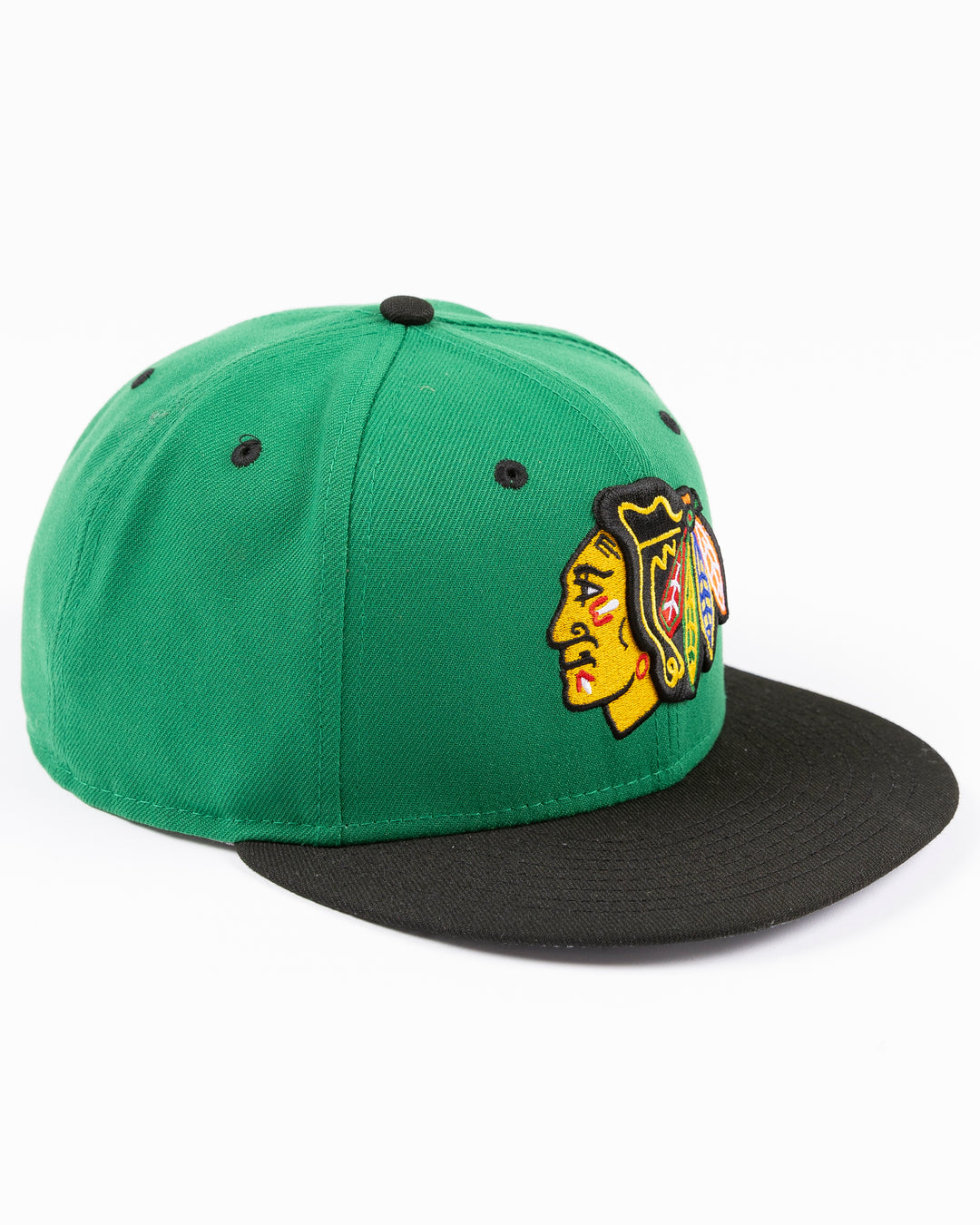 green and black New Era 9FIFTY snapback with Chicago Blackhawks primary logo embroidered on front and black and white star pattern on bottom brim - right angle lay flat