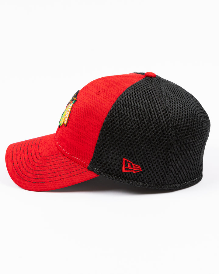 New Era Chicago Blackhawks 39THIRTY Tech Neo Flex Fit Cap