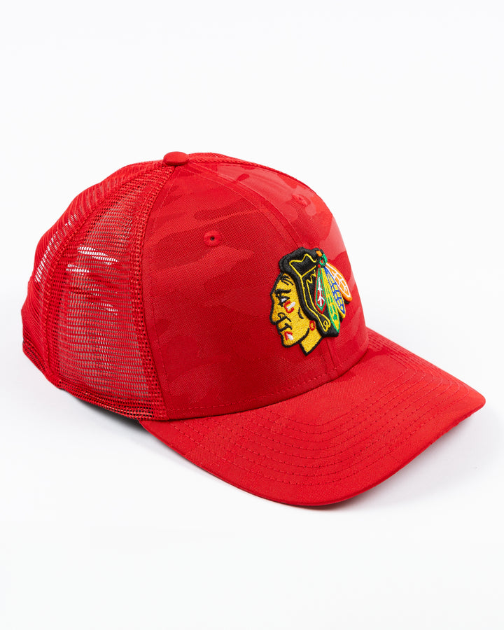 red camo New Era trucker cap with embroidered Chicago Blackhawks primary logo on front - right angle lay flat