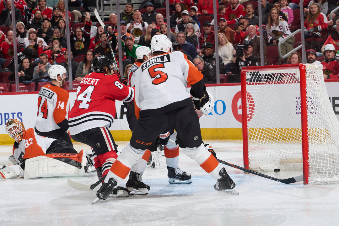 Chicago Blackhaks player Lukas Reichel scoring goal against Philadelphia Flyers 3/23/25