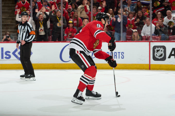 Chicago Blackhawks player Ilya Mikheyev scoring goal against Pittsburgh Penguins