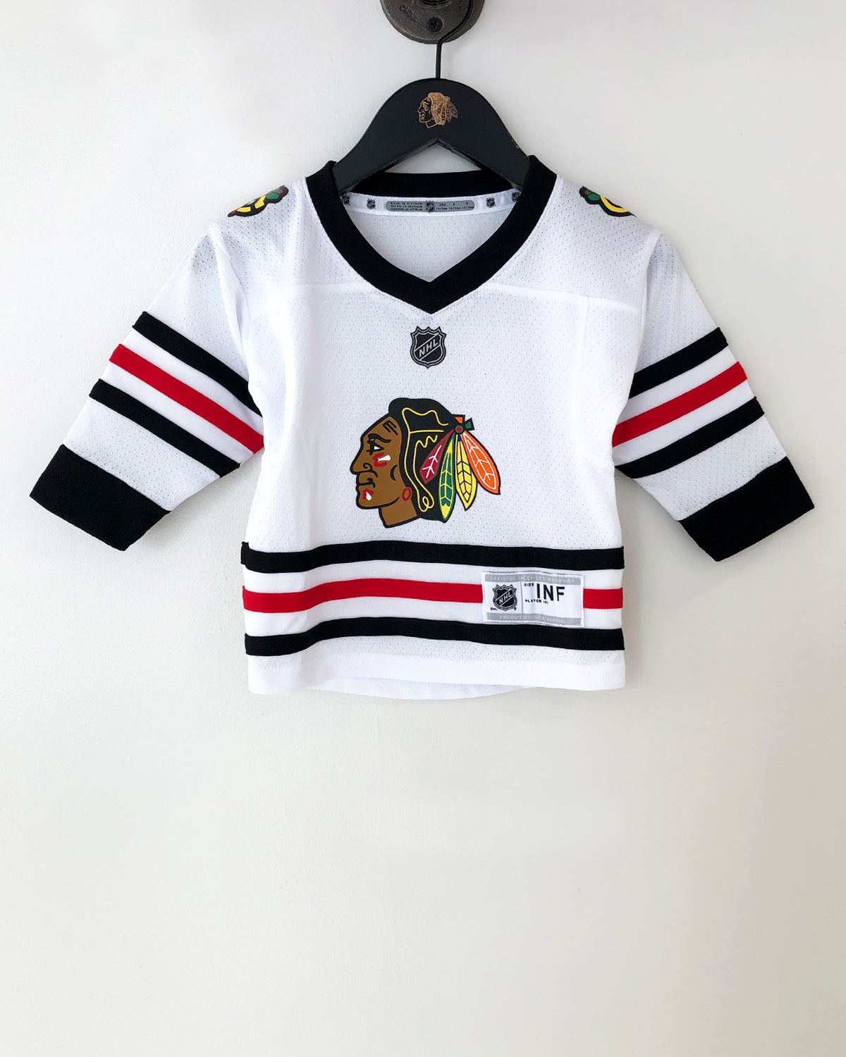  Outerstuff NHL Chicago Blackhawks Unisex Baby Shirt 12