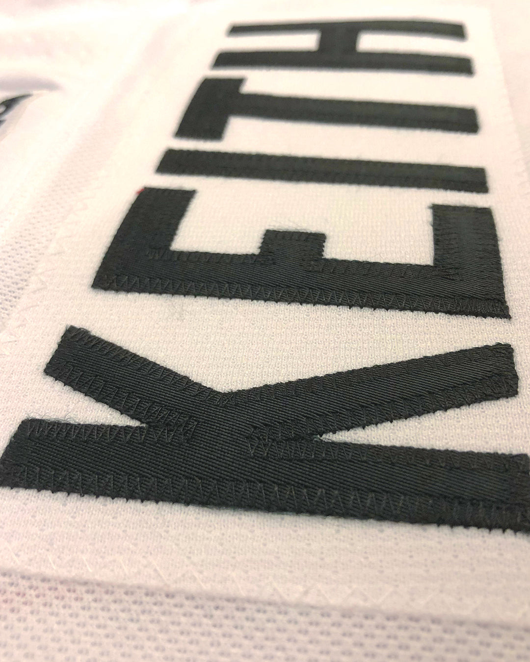 LETTER ADIDAS AUTHENT