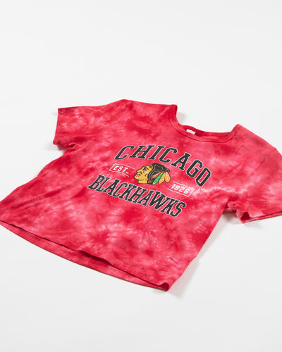 Zoozatz red tie dye Chicago Blackhawks cropped tee - detail lay flat