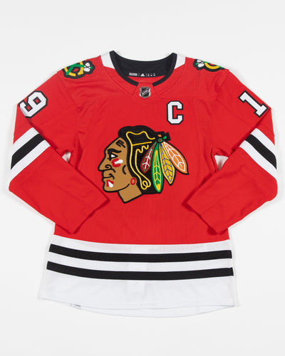 adidas authentic red home Toews 19 Chicago Blackhawks jersey - front lay flat