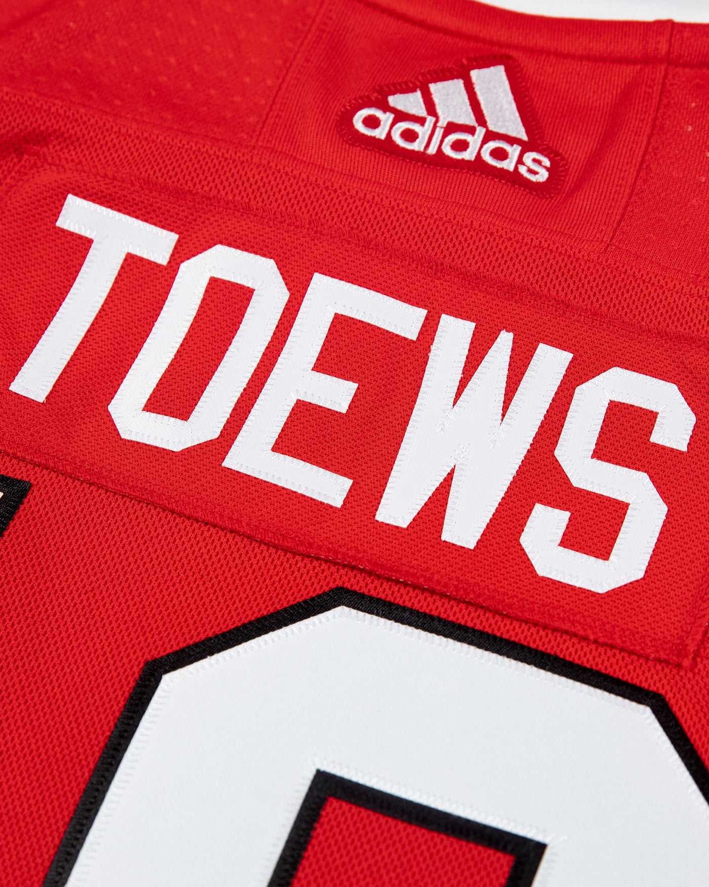 adidas authentic red home Toews 19 Chicago Blackhawks jersey - detail Toews lay flat